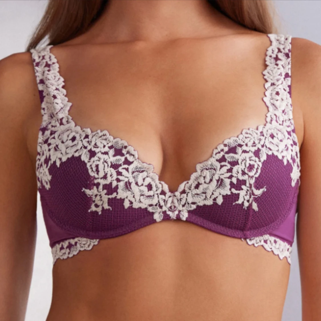 Lila spetsblus med blommig kant intermissemi 