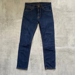 Nudie jeans  - Säljer ett par feta nudie jeans  | skicket på jeansen är 9/10 väldigt bra | storlek 31/30 men sitter som 30/30| ny pris 2000: mitt pris är 499 | skriv vid frågor och funderingar  