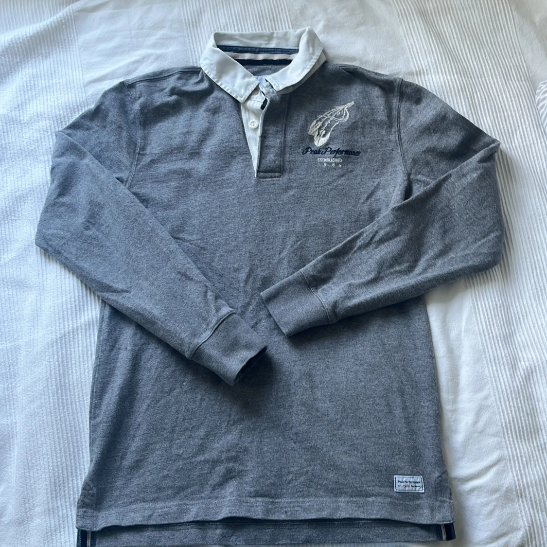 Grå pikétröja Peak Performance