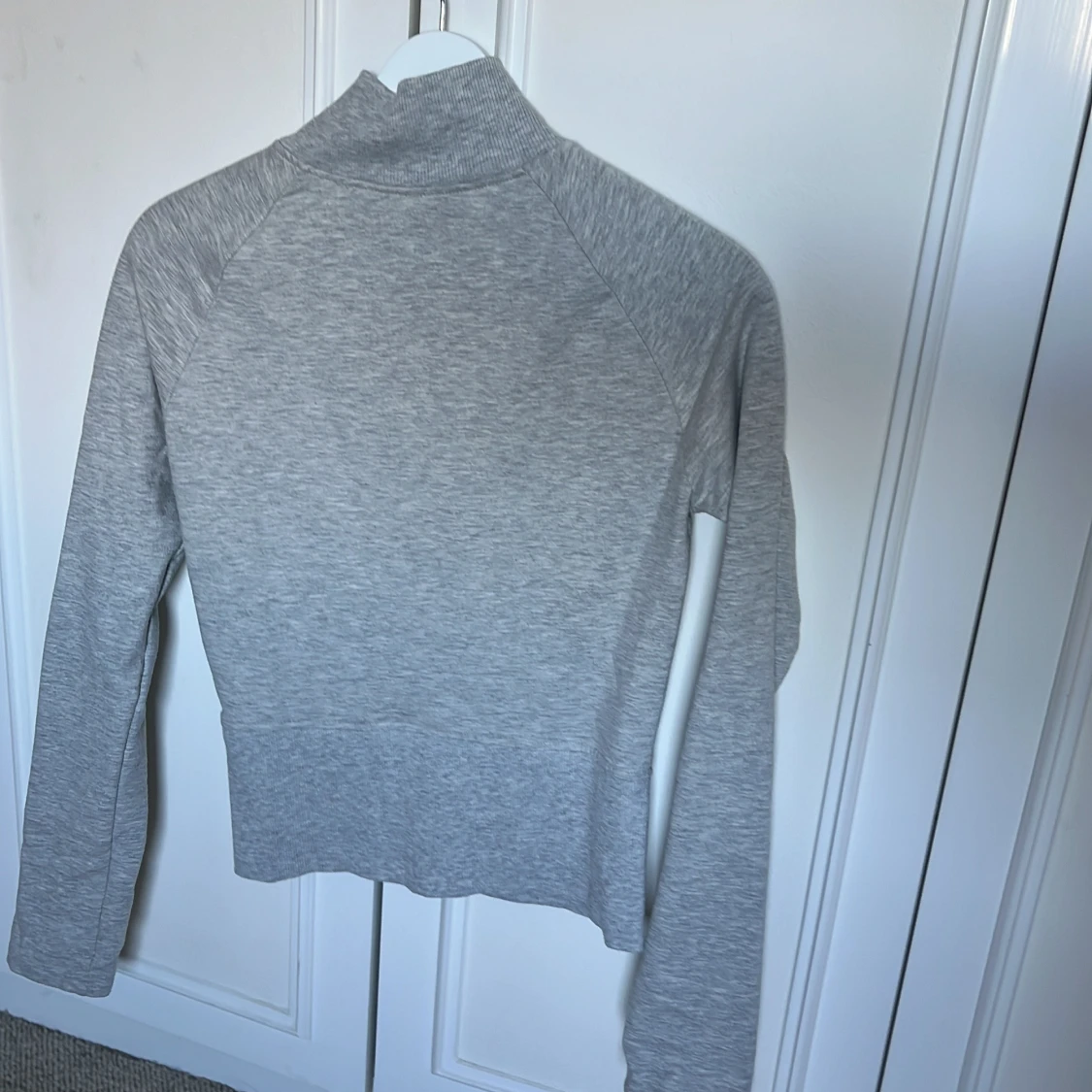 Grå ziptröja från Nelly - 1