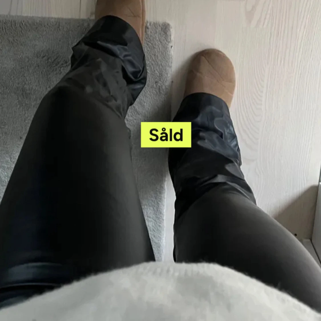 Svarta bootcut skinnbyxor - 2