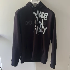 Dondup hoodie - Inga defekter, använd max tio gånger, jag är 178 och den sitter bra på mig om du har frågor är du bara att skriva 