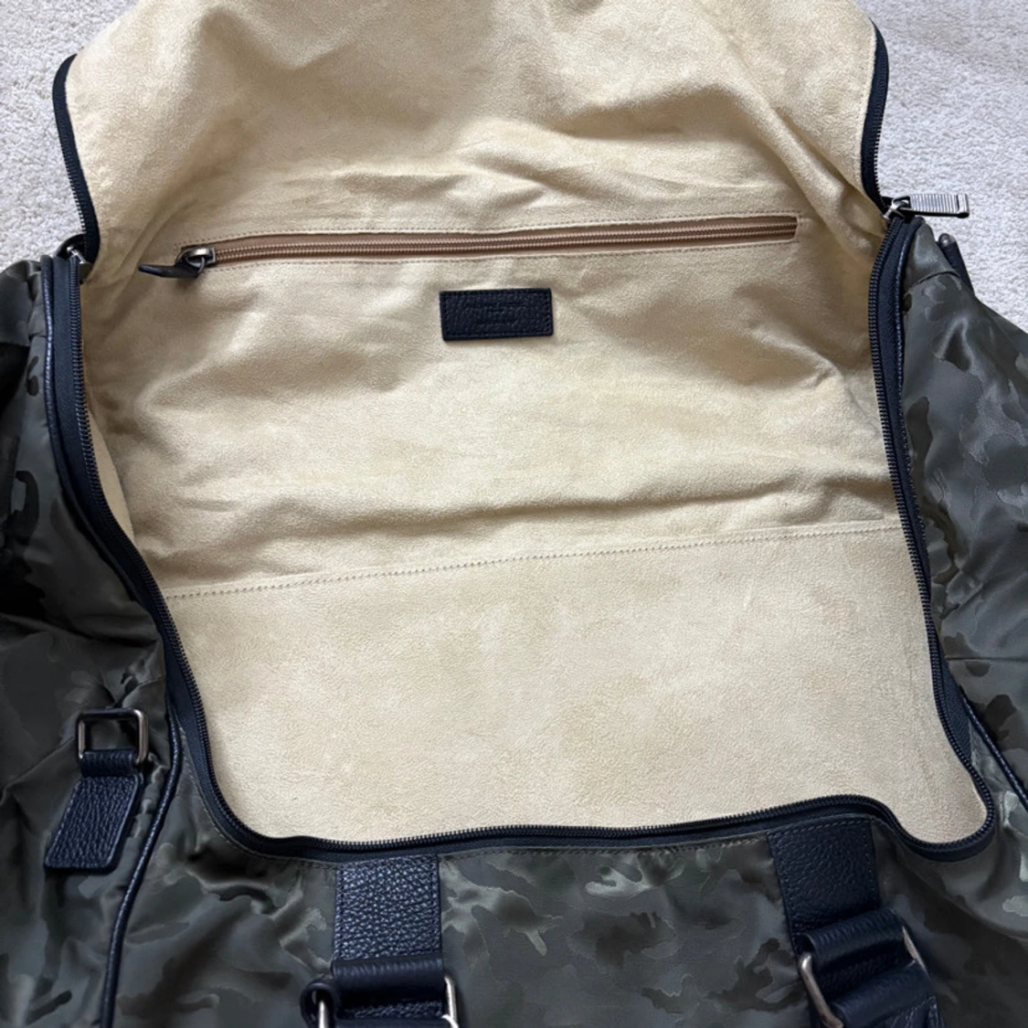 Camouflage resväska från Philippe Model - 1