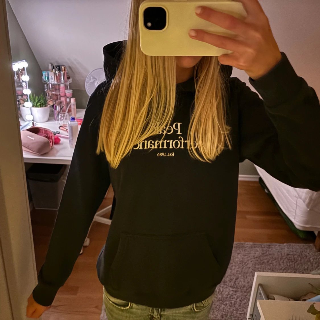 Mörkblå hoodie från Peak Performance
