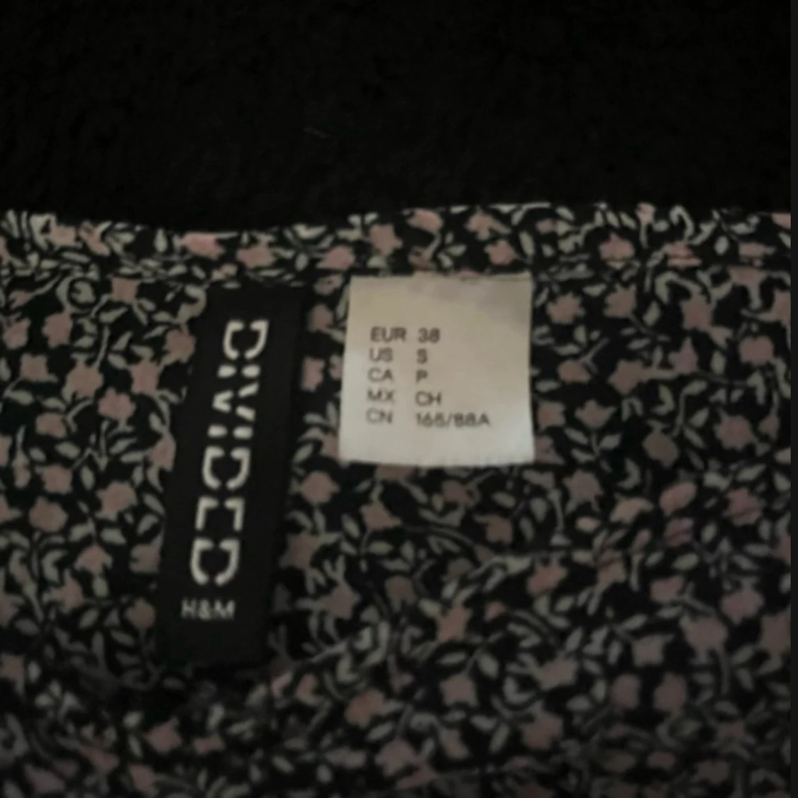 Blommig croppad blus från H&M Divided - 2