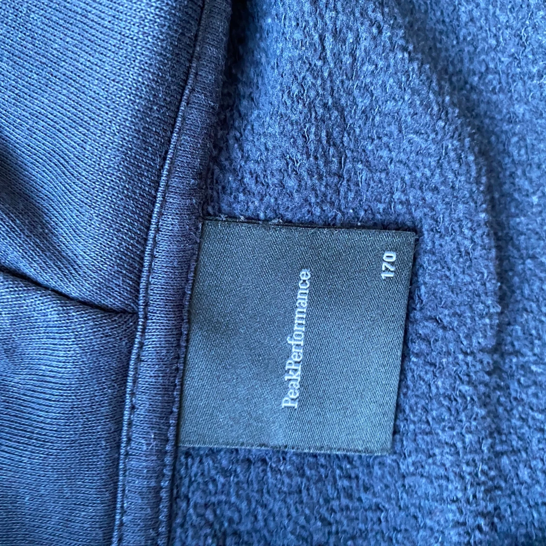 Mörkblå hoodie Peak Performance - 1