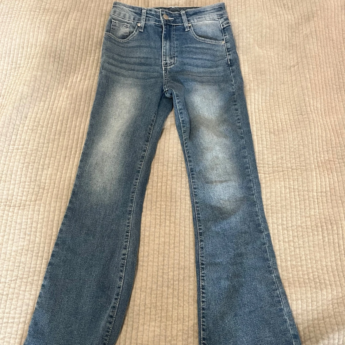 Blå bootcut jeans 