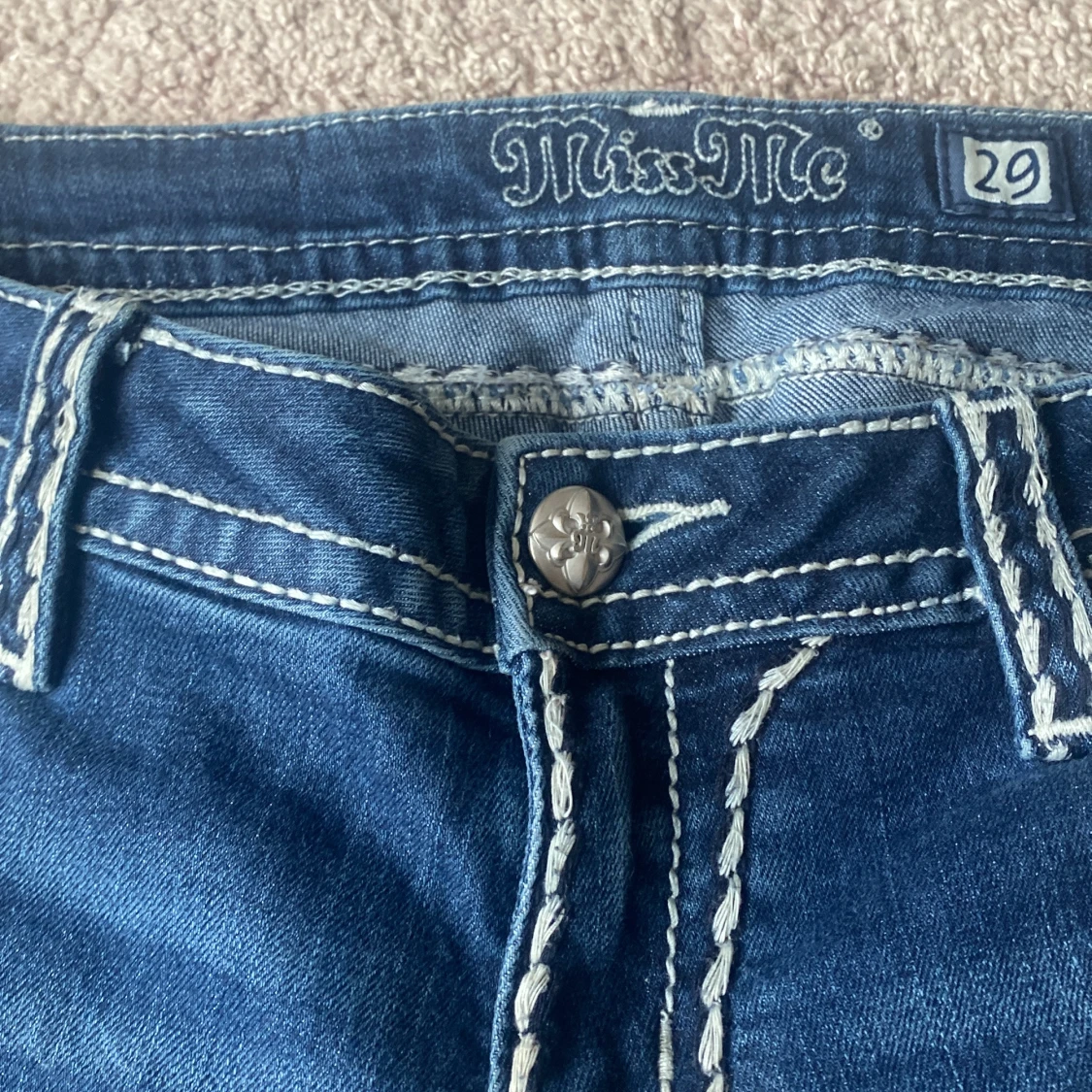 Blå bootcut jeans från Miss Me - 2