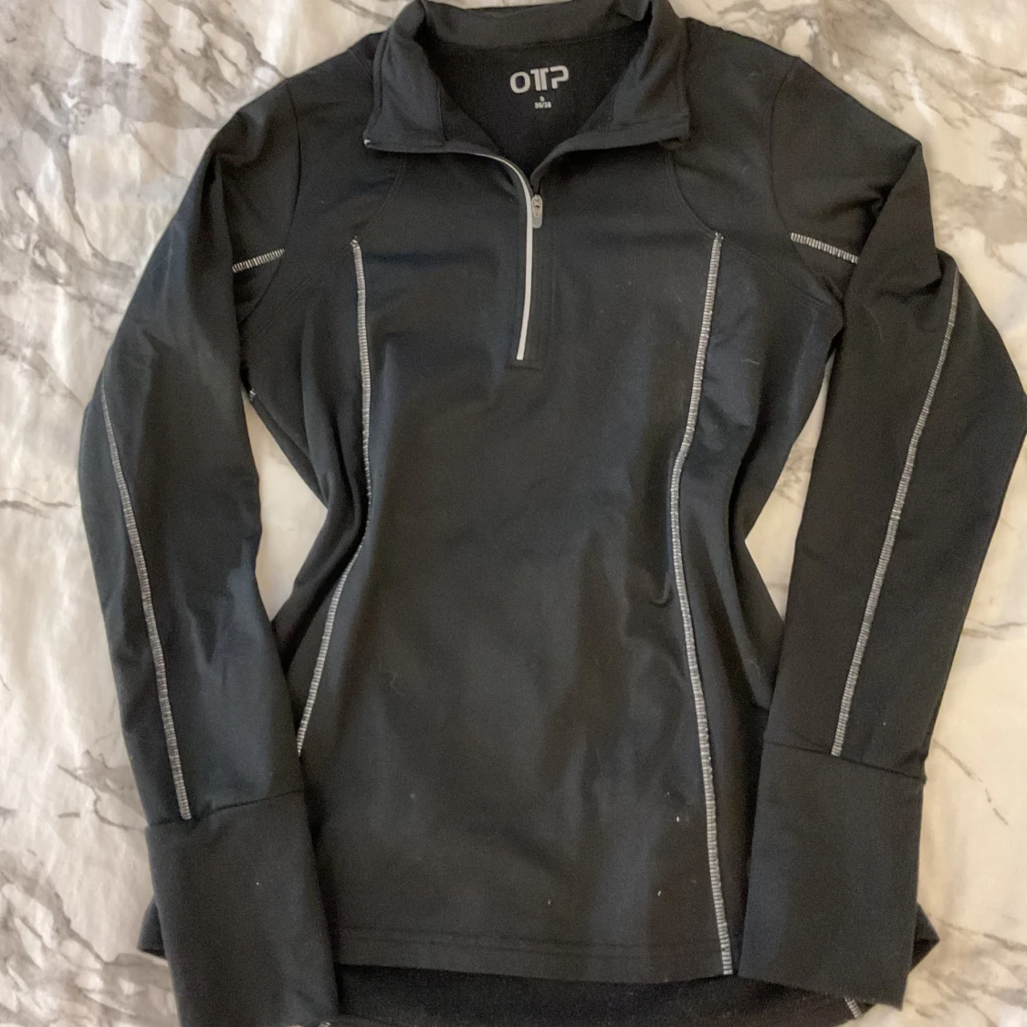 Svart träningshoodie från OTP - 1