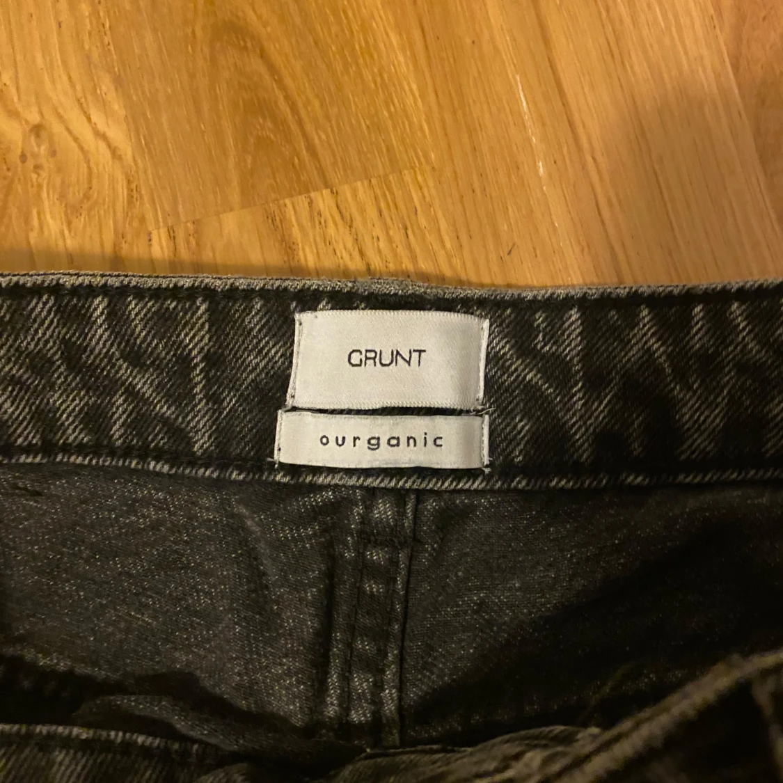 Svarta jeans från Grunt ourganic - 1