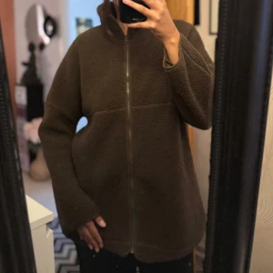 Teddy jacka  - Jacka i storlek 36 från vila i tunnare material! Stor i storleken 