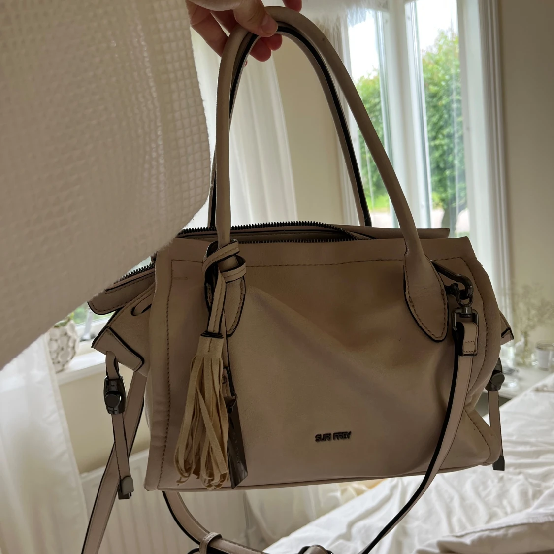 Beige handväska från Suri Frey - 2