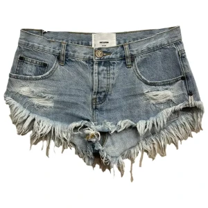 SÖKER one teaspoon shorts!! - Söker liknande one teaspoon short i storlek S eller M. Pris kan diskuteras. Helst inte för korta o tajta utan lösare då ja tycker dee snyggare 💕💕