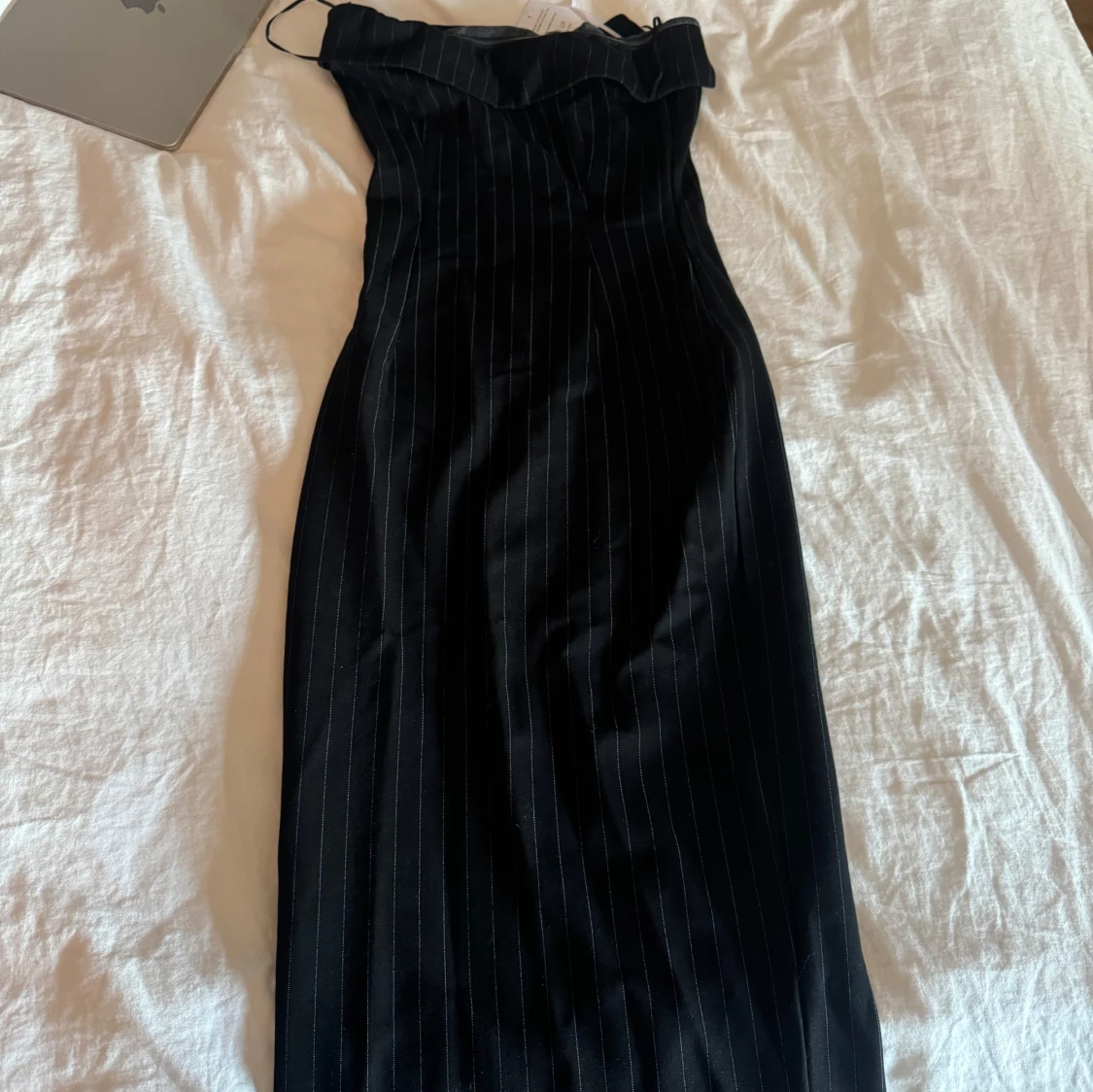 Svart axelbandslös långklänning - 3