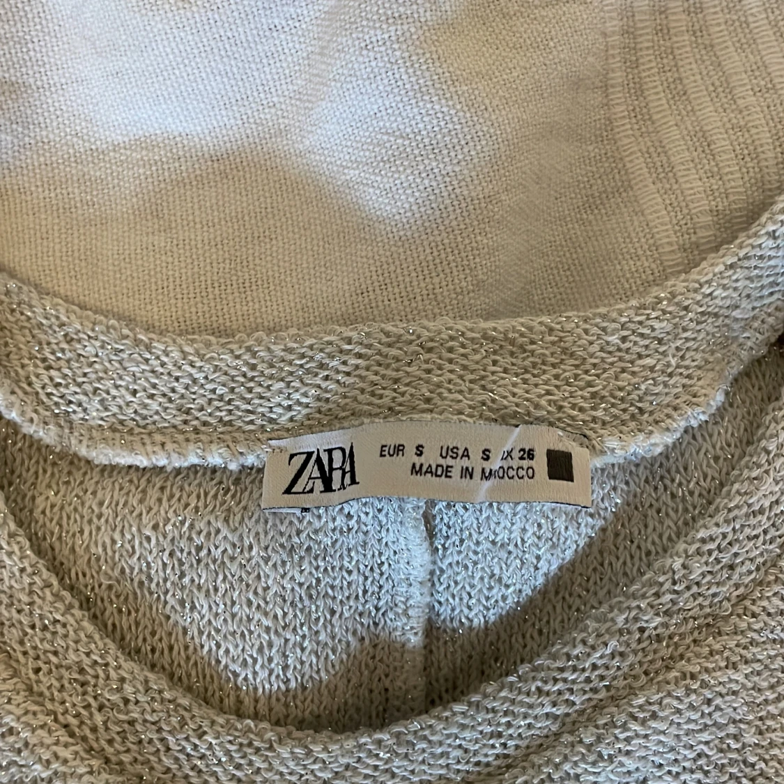 Glittrig stickad topp från Zara - 4