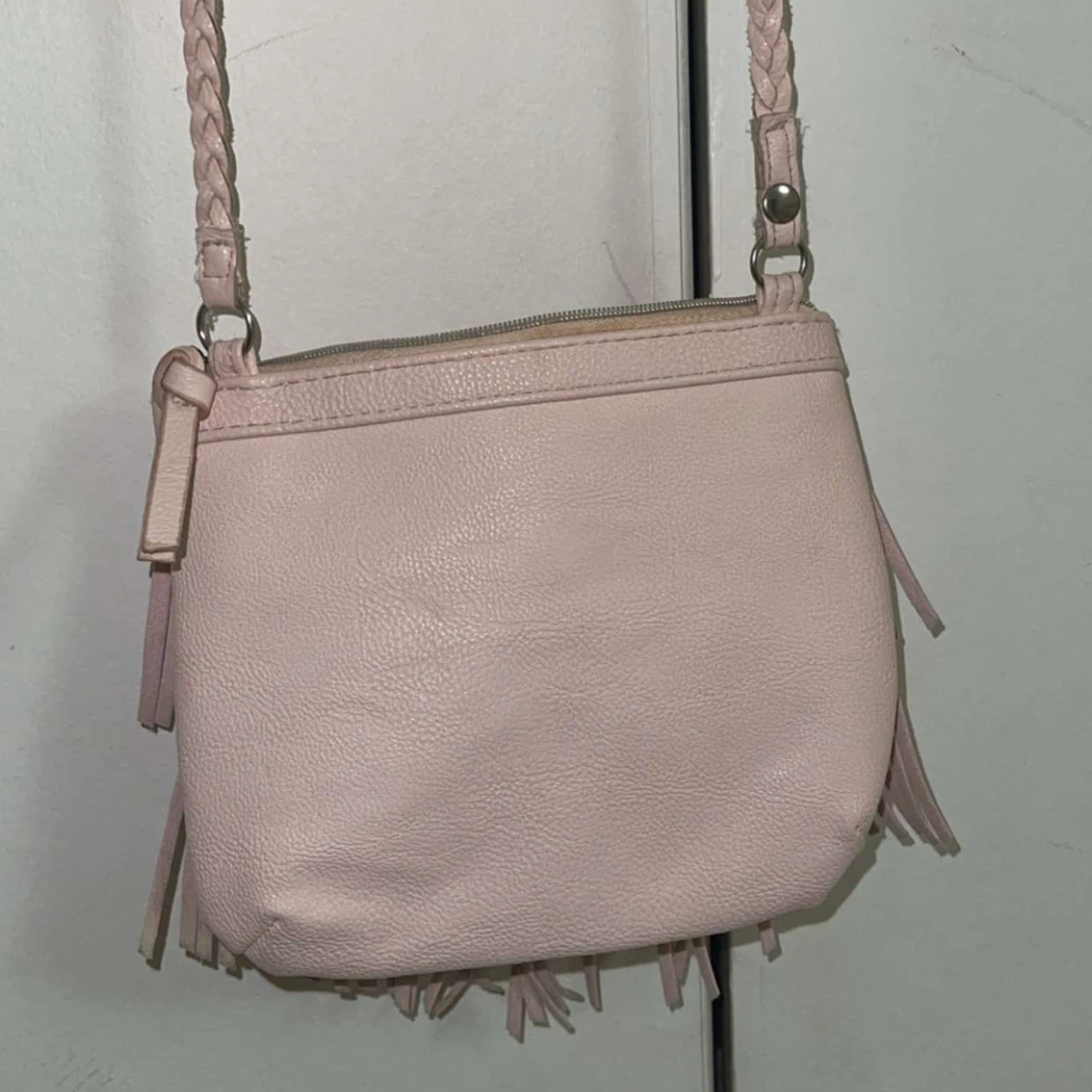 Ljusrosa axelväska med fransar - 3