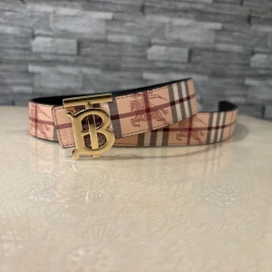 Burberry bälte - Helt nytt oanvänt Burberry bälte. Storlek 110