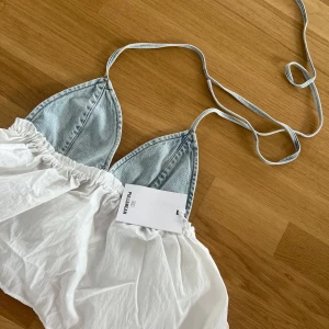 Slutsåld - Söt halternecktopp 🩵