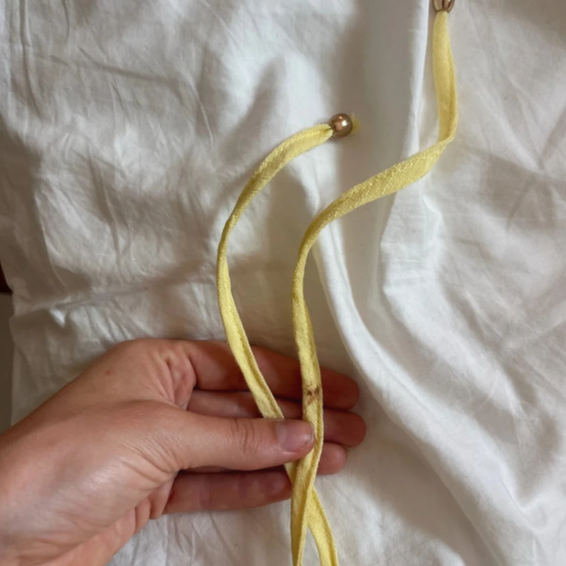 Gul långklänning med volanger - 4