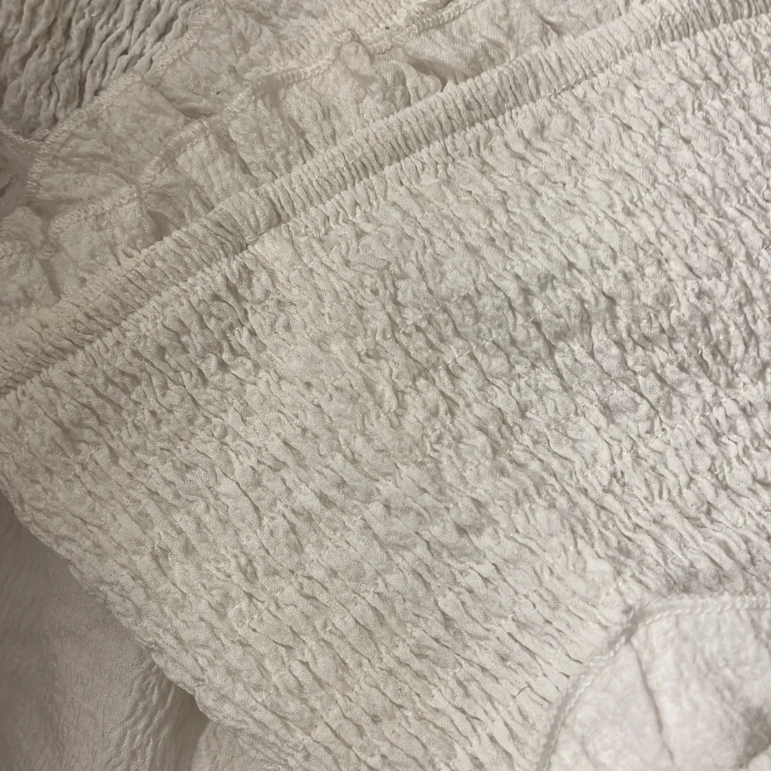 Vit volang topp med smock - 1