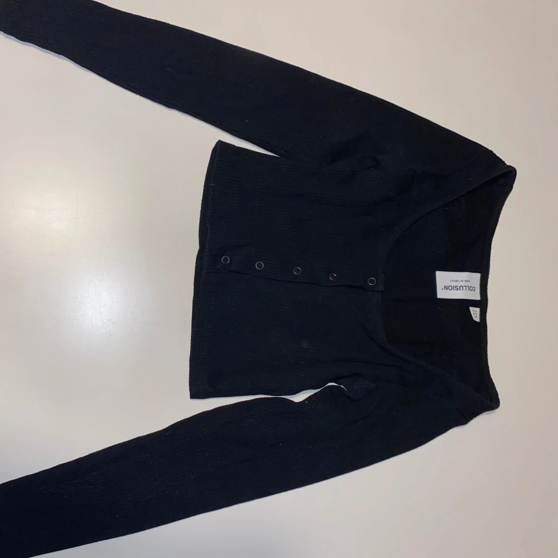 Svart ribbad kofta från Collusion