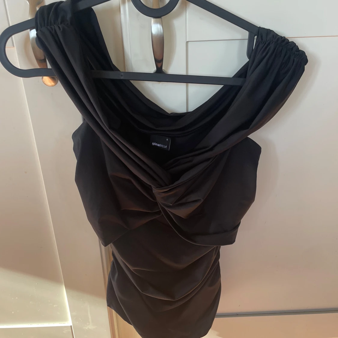 Svart blus från gina