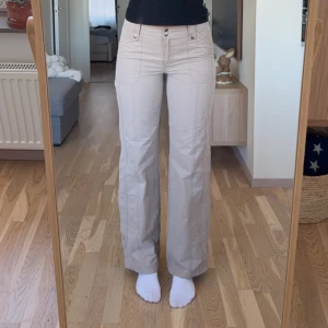 Midrised cargo pants  - Byxor från Street one💕 jag är 177cm. Midja: 41cm innerben:81cm