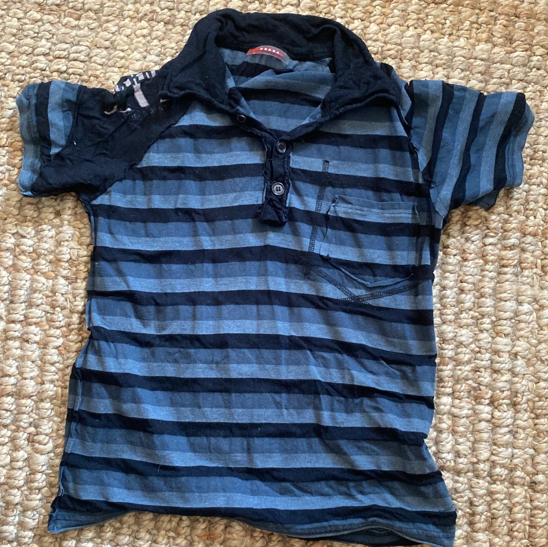 Randig t-shirt från Prada