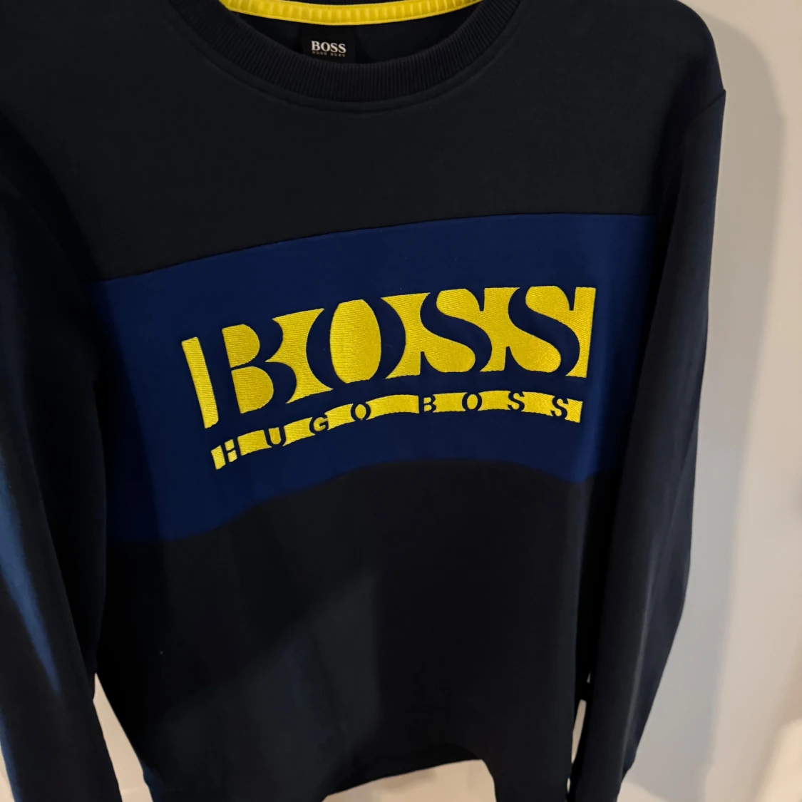  tröjor från Hugo Boss - 1