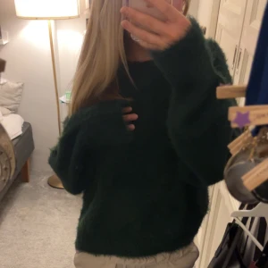 Mysig tröja - Jättesöt och jätteeeskön tröja🥰 inga fläckar eller defekter och jättebra skick! Säljer då den inte kommer till användning