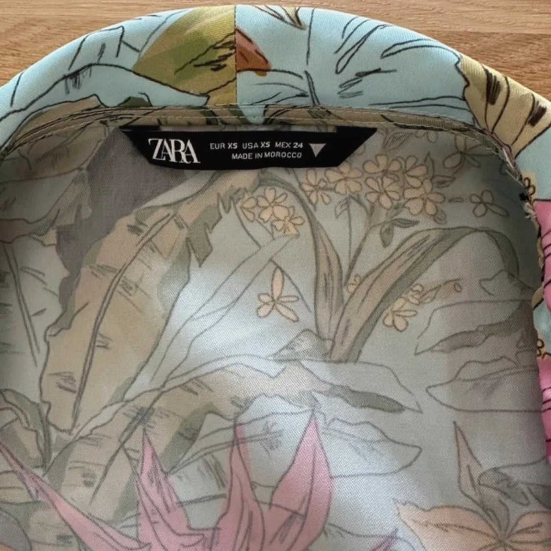 Blommig kortärmad skjorta från Zara - 1