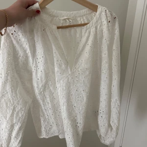Blus från hm - Snygg blus från hm. Använd 2 gånger💓