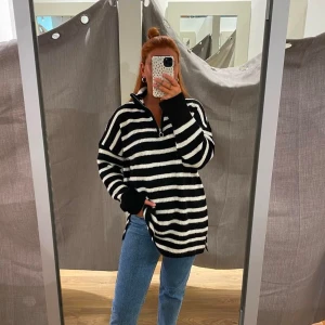 Randig lång tröja - Jättefin randig tröja, storlek M. 