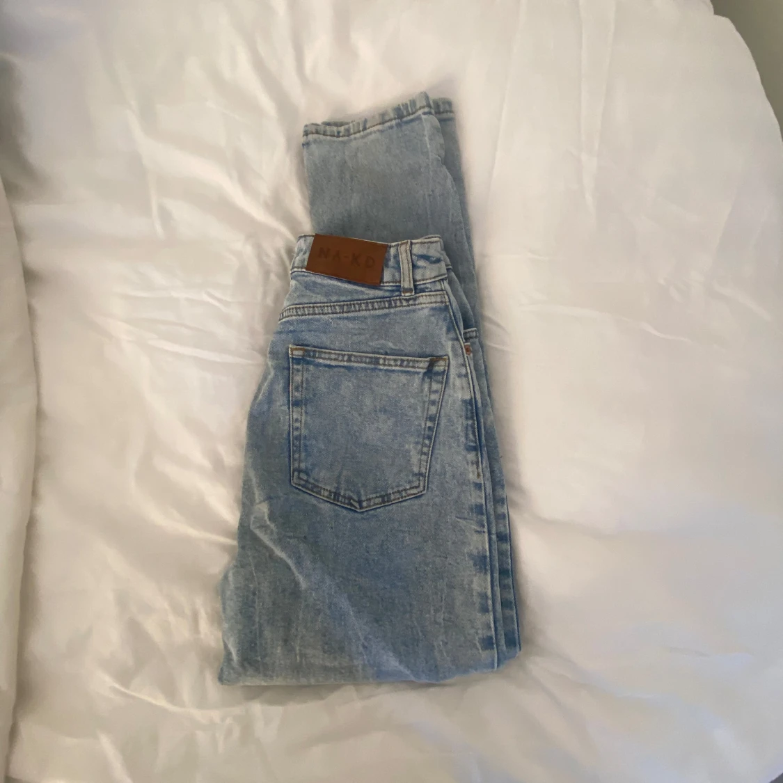 Blå jeans från NA-KD