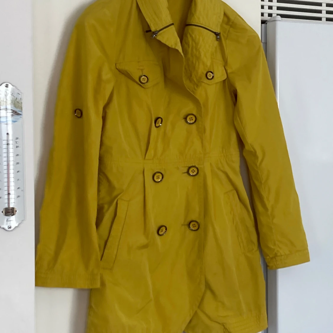 Gul trenchcoat från PennyBlack.size 36