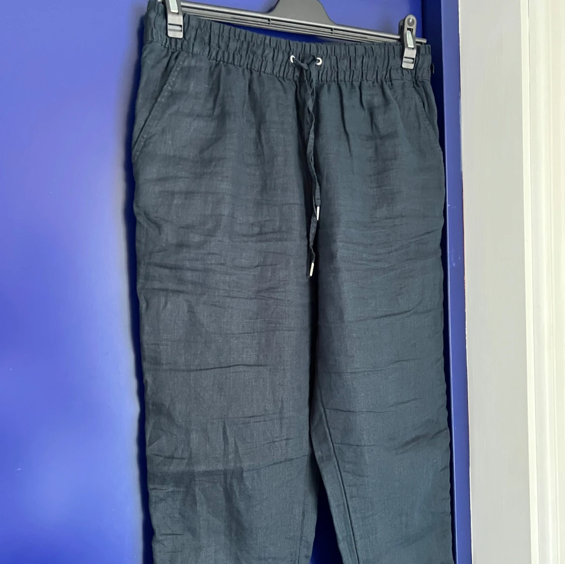 Mörkblå linnebyxor storlek M från H&M