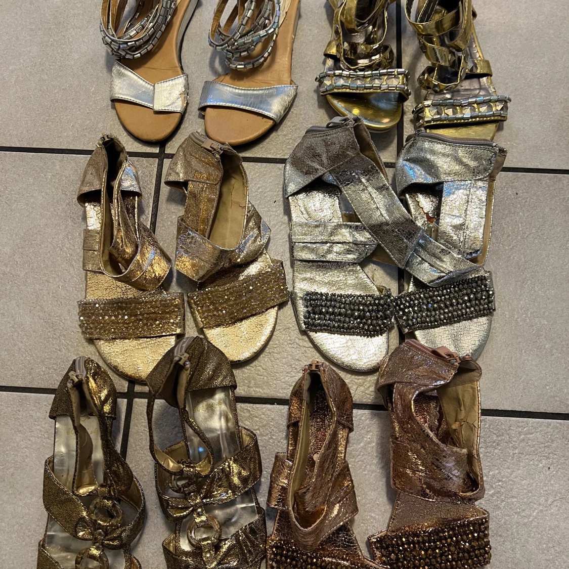 Glittriga sandaler i olika färger storlek 36/37