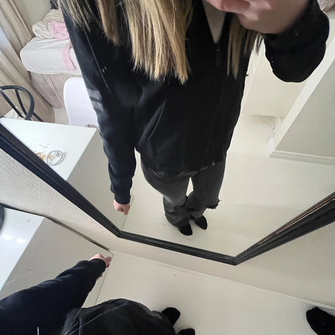 Svart jacka med dragkedja från stronger - 1