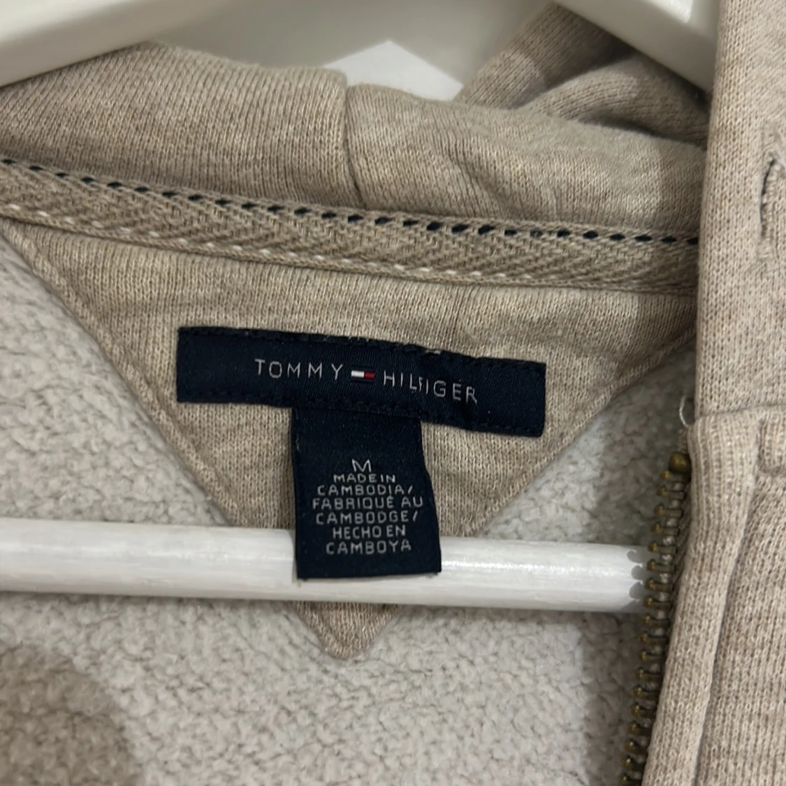 Beige hoodie från Tommy Hilfiger - 1