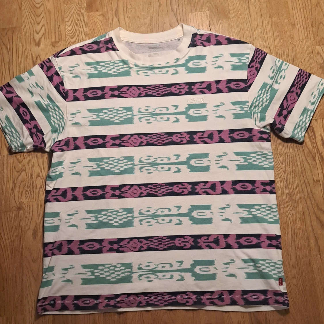 Mönstrad t-shirt från Levi's