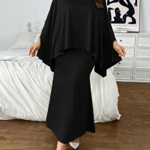 Svart långklänning - Co-ord sett med kjol samt poncho. Marinblått. 