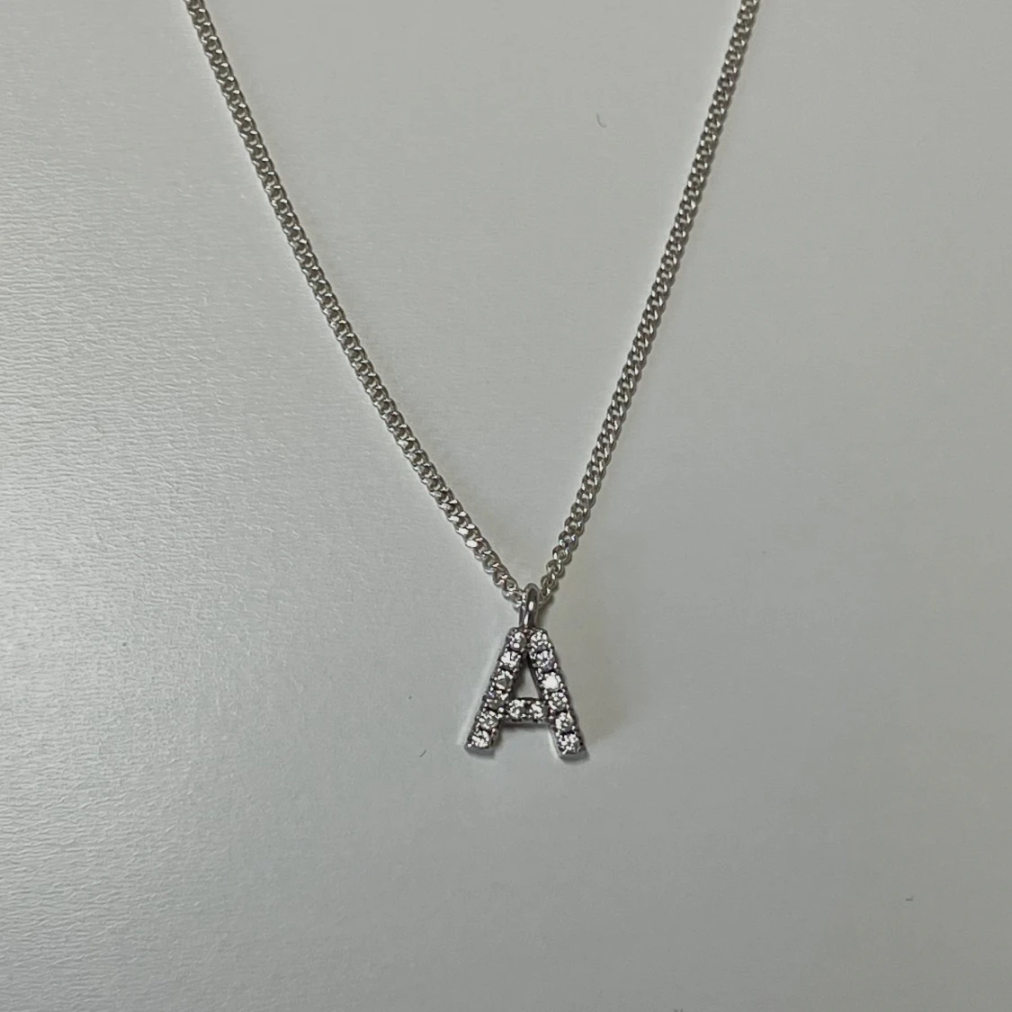 Silverhalsband med bokstavsberlock A - 1