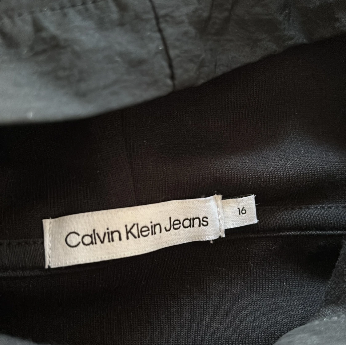 Svart hoodie från Calvin Klein Jeans - 1