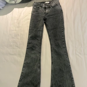 Gråa bootcut jeans  - Fint skick