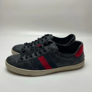 Gucci ace skor  - Tjena säljer dessa sjukt snygga gucci ace skor. Inget Og, priset ej hugget i sten. Skriv om frågor. 