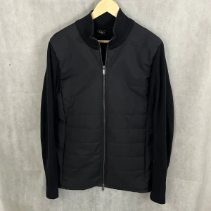 Massimodutti cardigan - Riktigt soft massimodutti cardigan, modellen är 185. Väldigt fint skick 