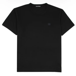 Acne Studios T -shirt crew neck  - Svart crew neck t shirt från Acne studios i storlek  S. Köpt 2024 för 1400 kr. Fint skick! 