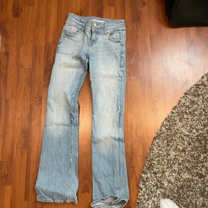Ljusblå jeans från Bershka - Väldigt fina, men använder inte. Storlek 34