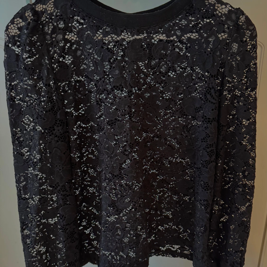 Svart spetsblus från ONLY - 1