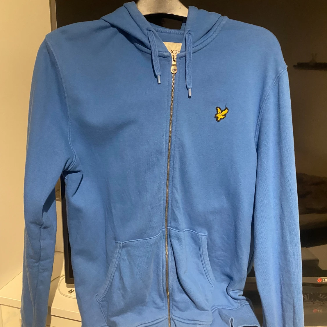 Blå hoodie från Lyle & Scott